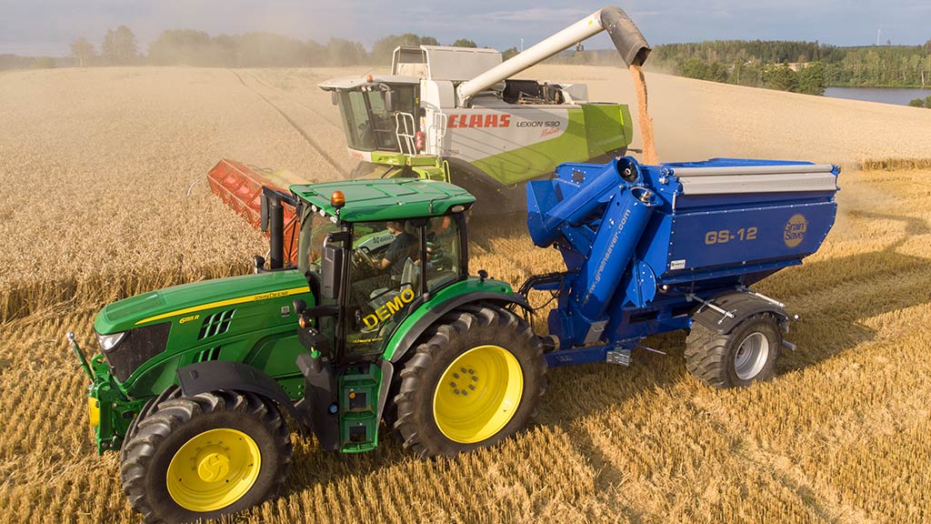 gs-12 grain cart with claas harvester