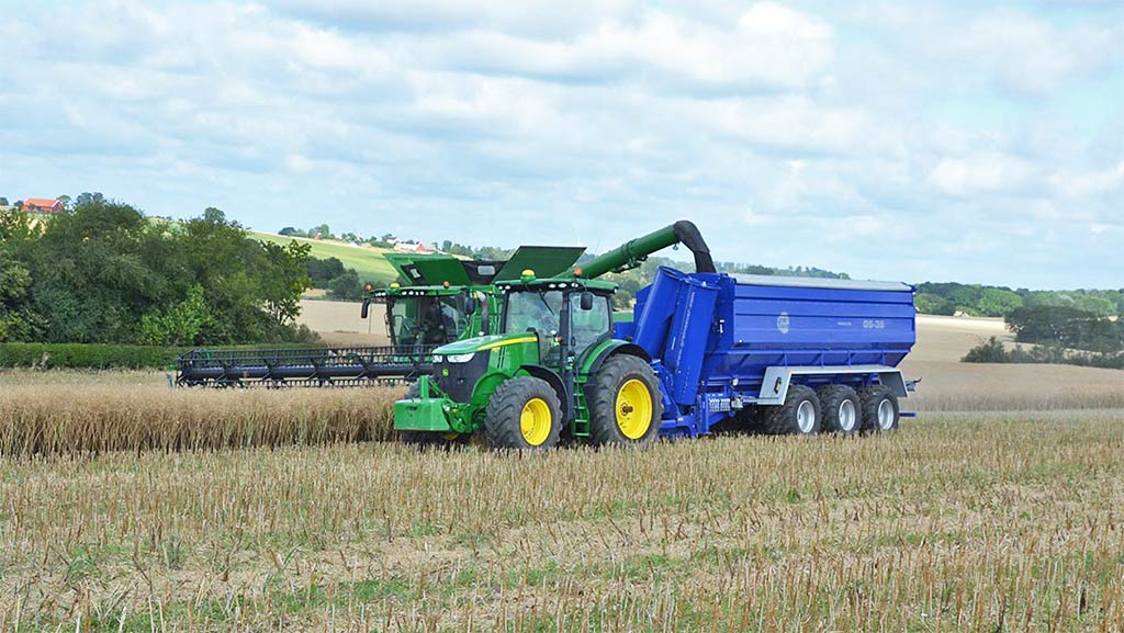 Överlastningsvagn GS-38 med John Deere skördetröska