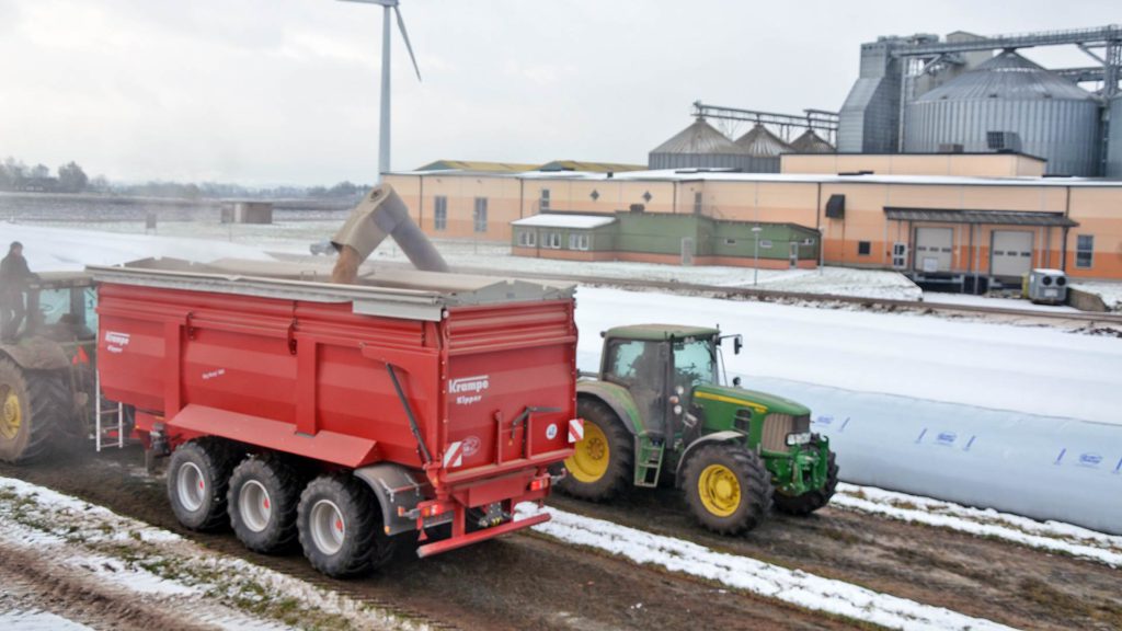 gs bag eater grain extractor with krampe wagon